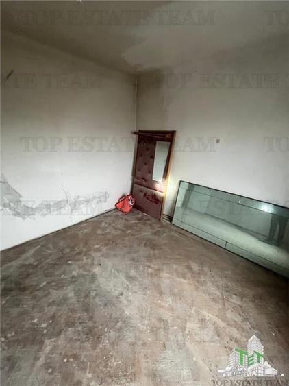 2 garsoniere adiacente la rosu pe Calea Grivitei, etaj 4 - 9