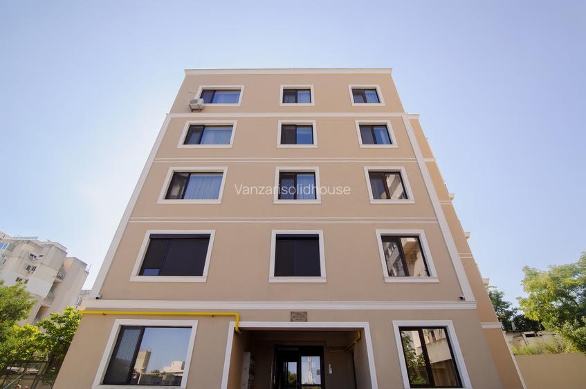 Inchiriez Penthouse 3 camere vedere frontala la mare Faleza Nord