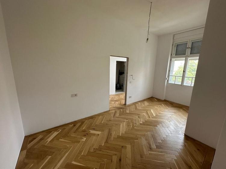 Apartament renovat în clădire istorică - are garaj - 16