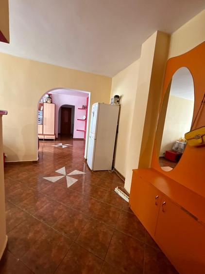 Apartament 3 camere de inchiriat - 1
