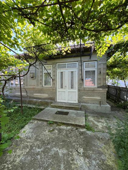 Casa de vanzare in Moinesti, jud. Bacau 4 camere + teren intravilan mare - 3