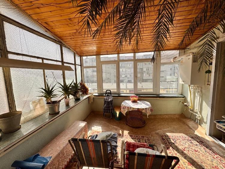 Apartament cu 4 camere decomandat în Central