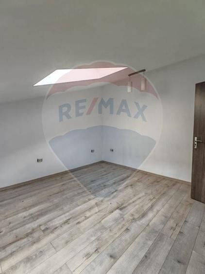 Apartament cu 4 camere de vânzare in zona centrala - 13
