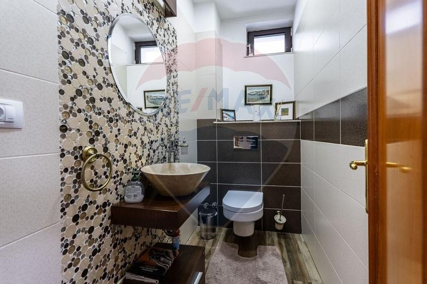 Casă spațioasă 350 mp utili, Teren 650 mp, Garaj subteran, Tractorul - 12