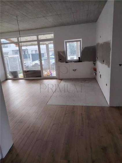 Duplex  superb separat prin dressing - toate utilitatile - 5