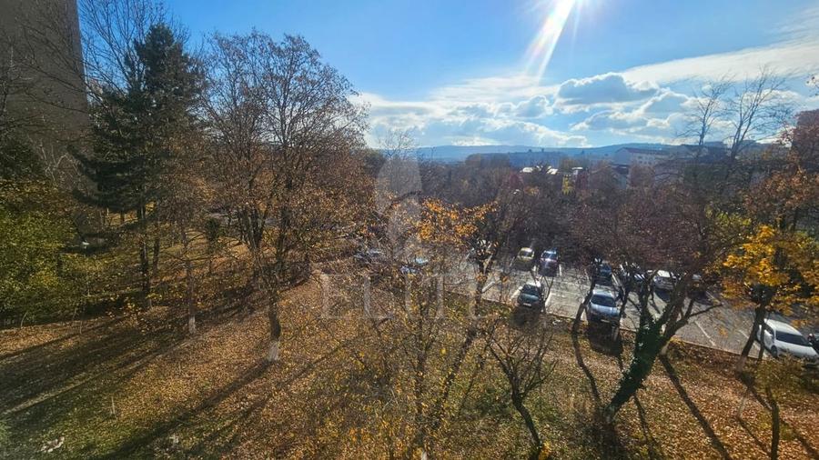 Apartament 3 camere &icirc;n zona HERMES - 4