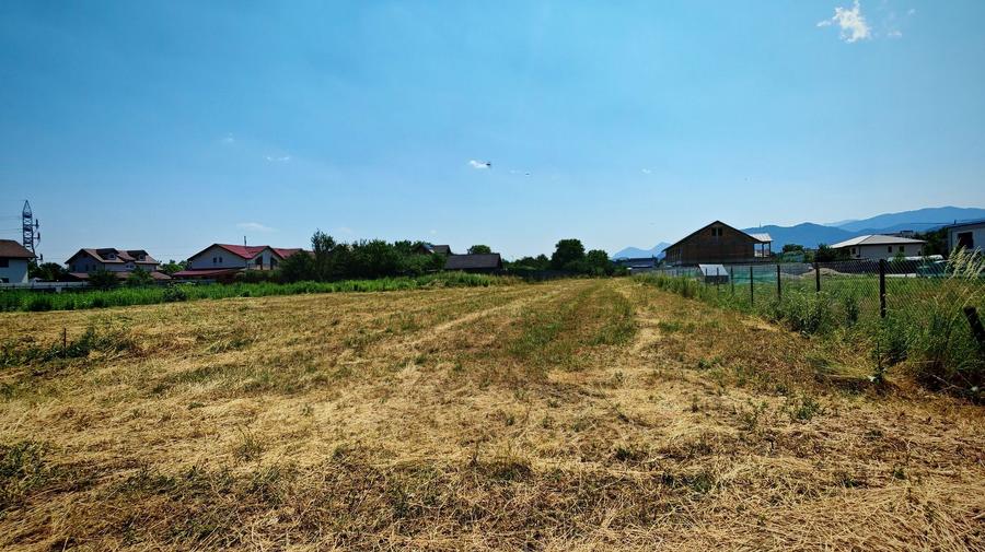 BARTOLOMEU,intravilan,intre case,suprafata de 774 mp,constructii P+2 - 14