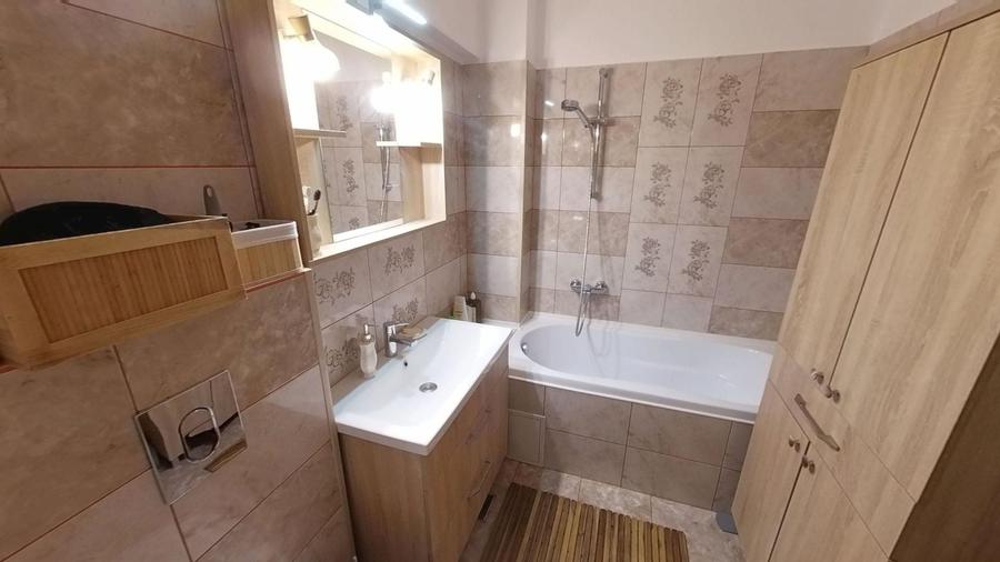 Apartament 4 Camere Ultracentral, Decomandat, Etaj 2 - 4