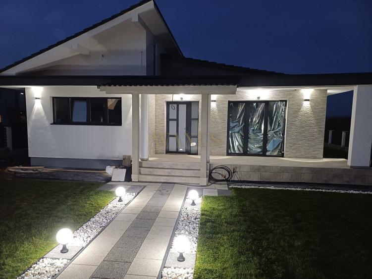 Casă individuală 3 camere 196mp util | Jucu | - 1