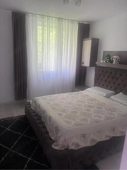 Vand apartament cu 3 camere decomandat - 1