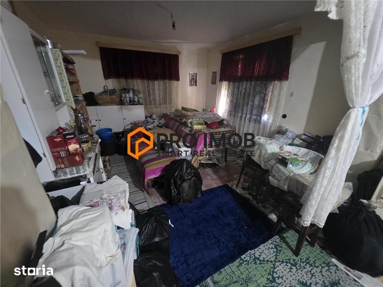 Casă cu 3 camere semidecomandat cu Teren 500 Mp în Central