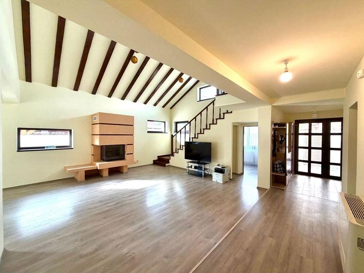 1100 e/ mp - Casa individuala  - 700 mp teren - la asfalt - Sacalaz - 1