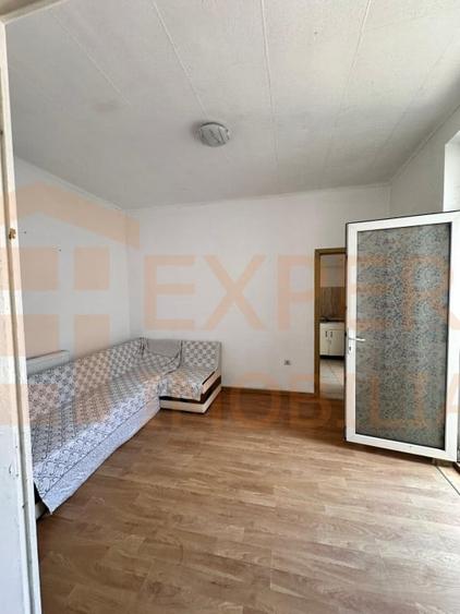 Proprietate 2 corpuri situata in zona Tomis I - 4