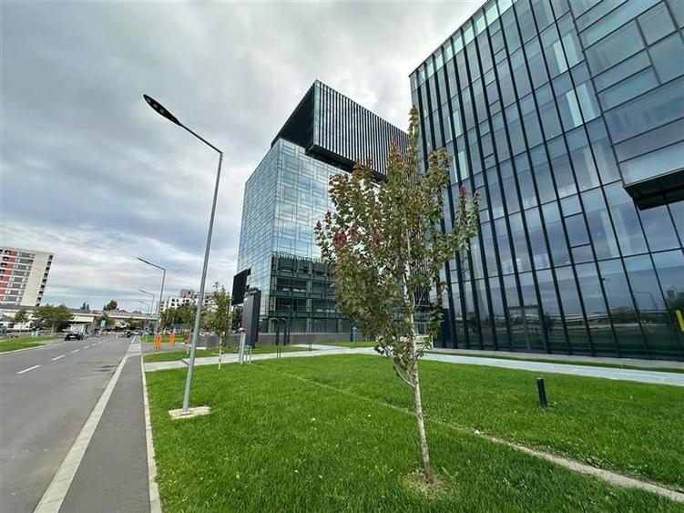 Spatii de inchiriat in cladirea Oslo BC - 2 minute acces Metrou - 11