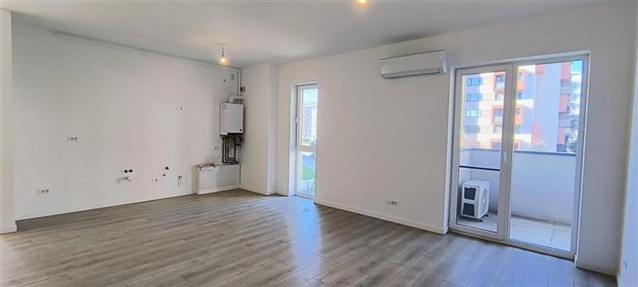 Apartament cu 3 camere nedecomandat în Aradului