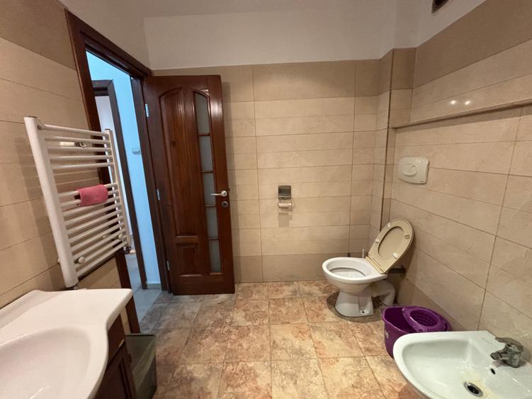 Apartament cu 2 camere decomandat în P-ța Victoriei