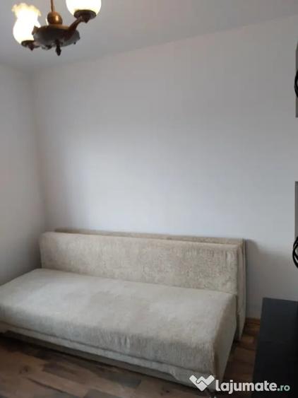 Apartament cu 4 camere decomandat în Confecții