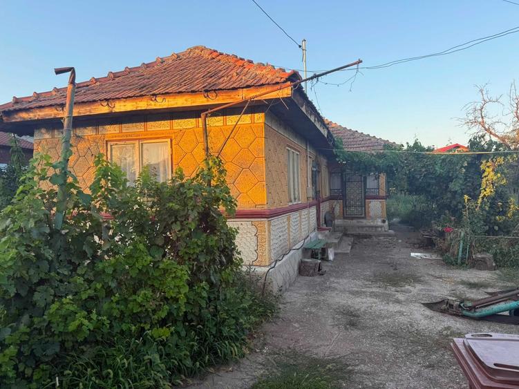 Casă cu 4 camere în Fântânele
