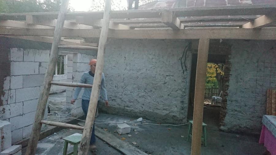 Casă cu 3 camere cu Teren 1800 Mp în Leiculești