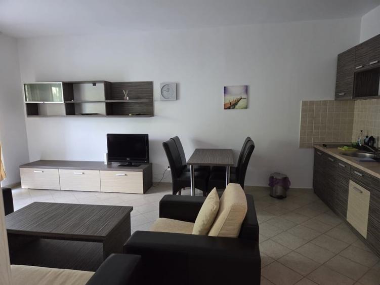 Apartament cu 2 camere semidecomandat, mobilat în Central