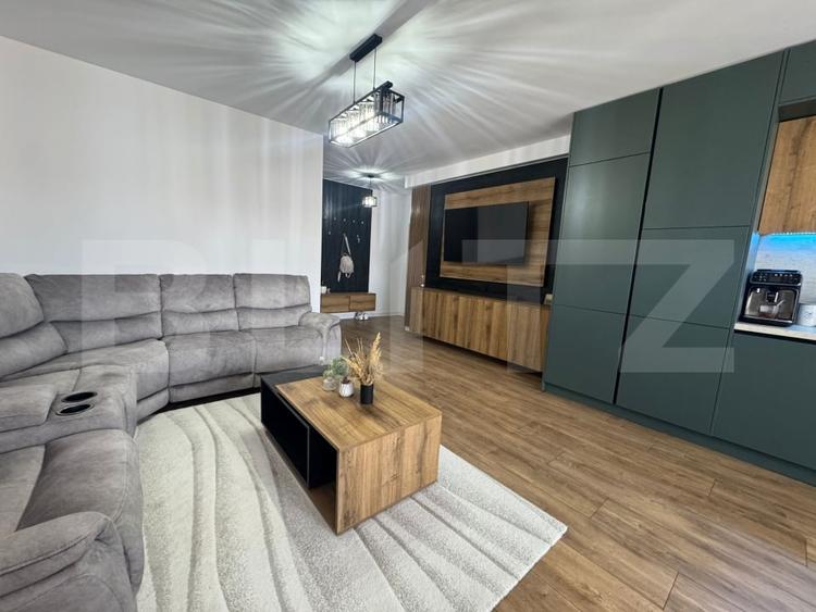 Apartament cu 3 camere decomandat, mobilat în Florești