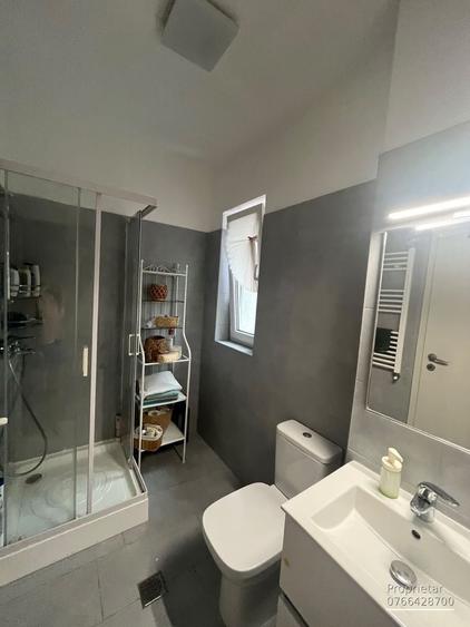 Apartament cu 3 camere semidecomandat în Titan