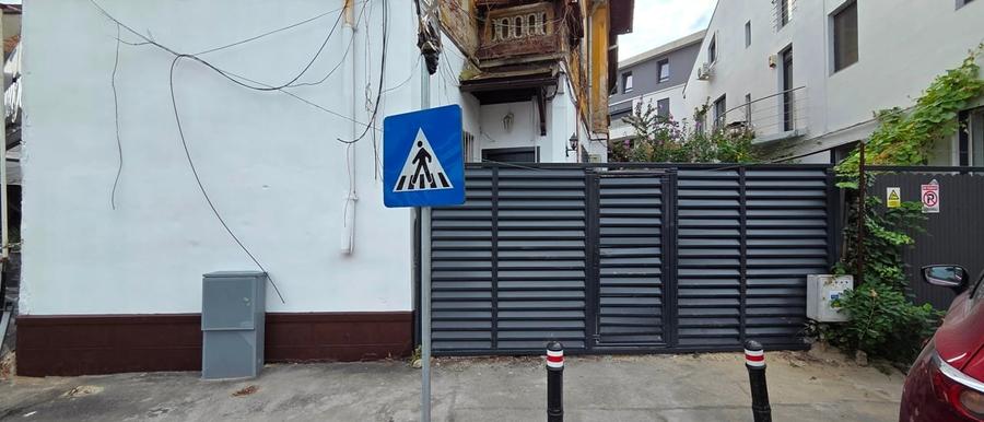 Apartament cu 4 camere semidecomandat în Iancului