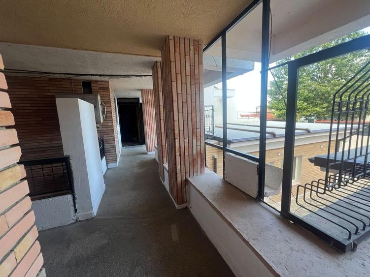Apartament cu 3 camere, mobilat în Faleza Nord