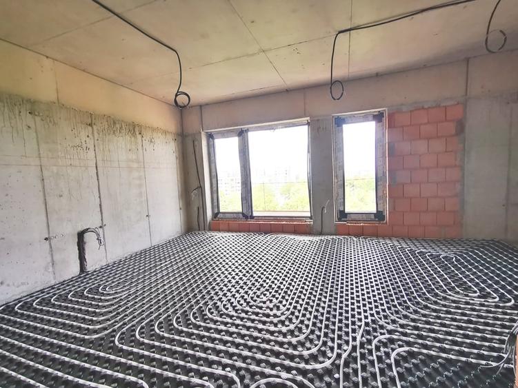 Apartament cu 3 camere decomandat în Sisești