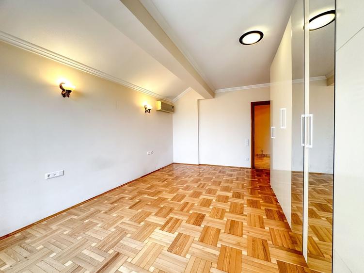 Casă individuală cu 8 camere cu Piscina în Pipera