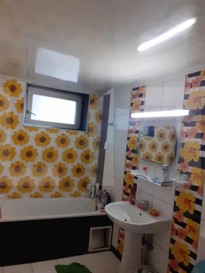Casă individuală cu 9 camere cu Canalizare în Valea Rosie