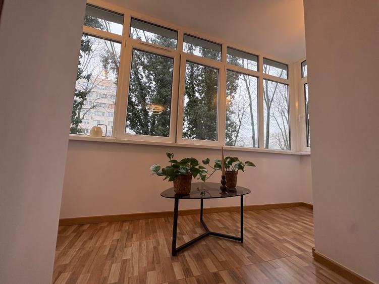 Apartament cu 3 camere decomandat, mobilat în Titan