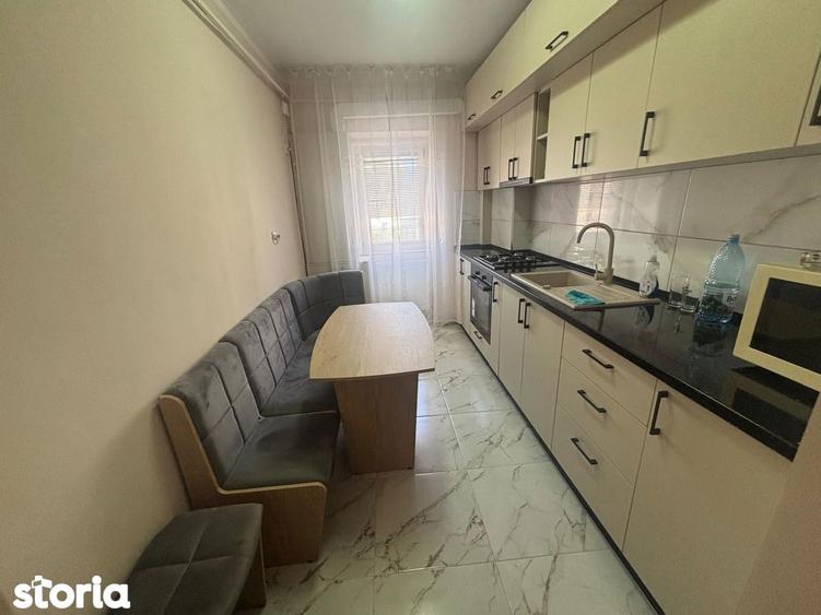 Apartament cu 3 camere decomandat, mobilat în Central