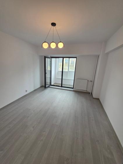 Apartament cu 3 camere decomandat în P-ța Unirii