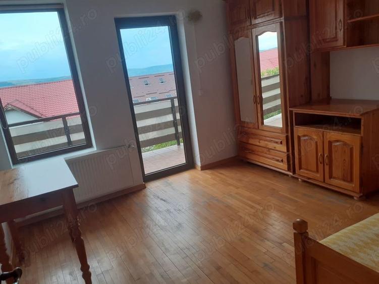 Apartament cu 3 camere decomandat în Europa