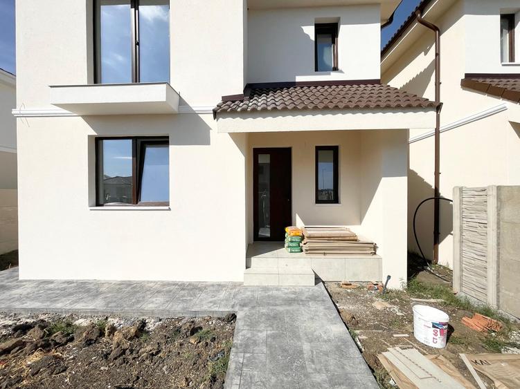 Duplex cu 4 camere cu Canalizare în Moșnița Veche
