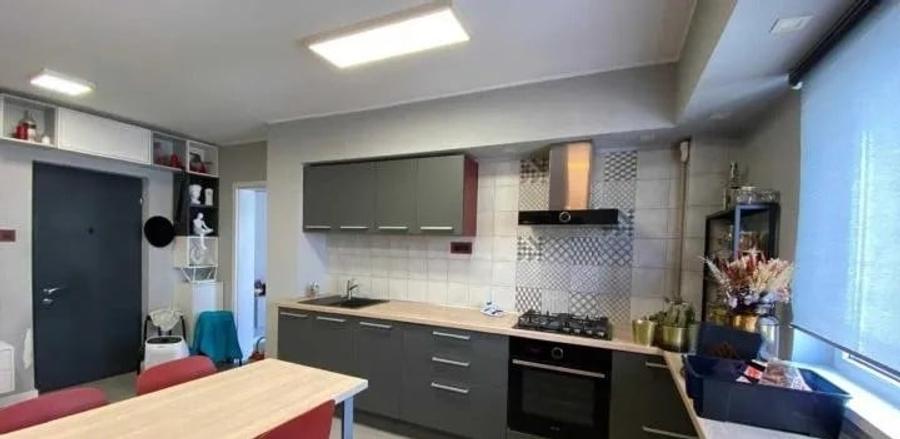 Apartament cu 2 camere semidecomandat, mobilat în P-ța Victoriei