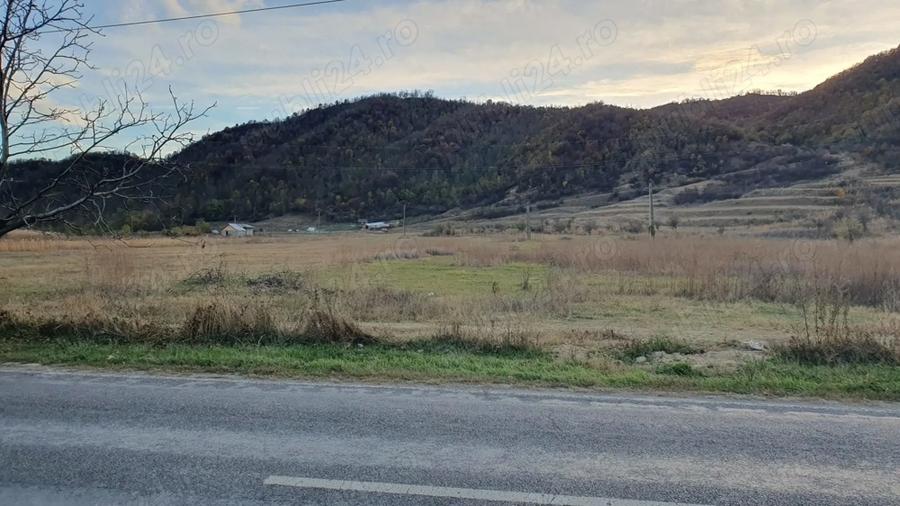 Teren intravilan de 10000 mp, în Cândești