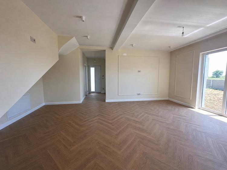 Duplex cu 5 camere cu Canalizare în Urseni