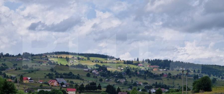 Pensiune si teren intravilan, 9814 mp in Marisel, zona parti - 1