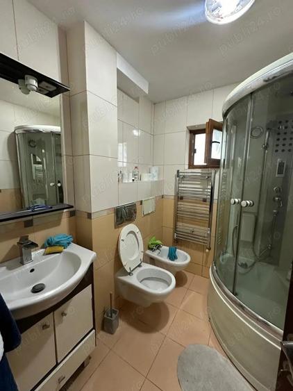 Vand casa cu garaj Piata Mare - 1