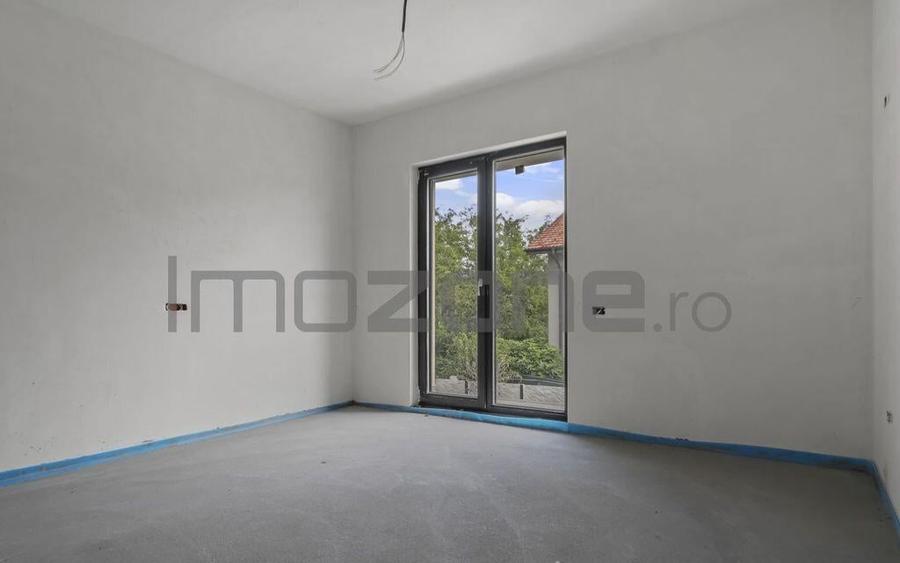 Casa spa?ioasa cu terasa ?i loc de parcare Milit... - 9