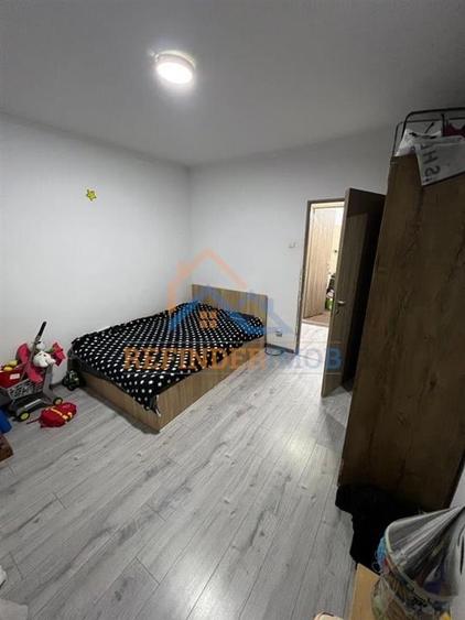 Apartament de vanzare cu 2 camere, zona Salajan - Metrou 1 Decembrie 1918 - 2