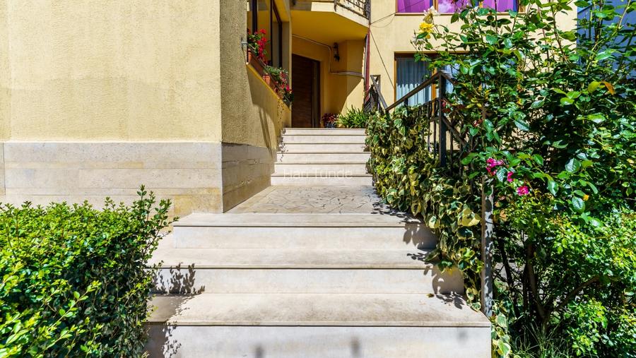Casa deosebita cu 6 camere de vanzare in zona Andrei Muresanu