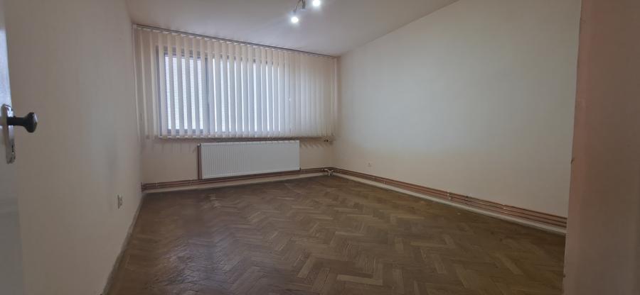 Disponibil imediat!! – Apartament cu potențial excelent și priveliște superbă! - 3