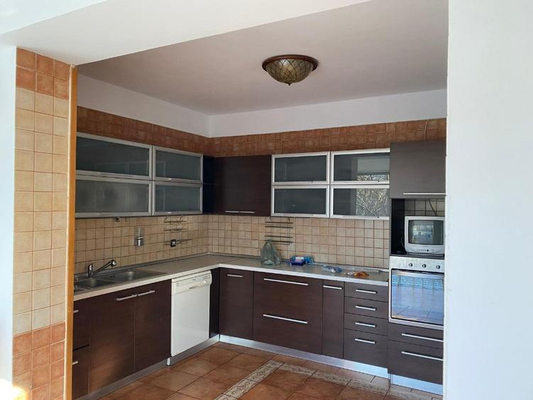 Zona Baneasa,Vila, superba, spatioasa, piscina,curte generoasa,etc.. - 8