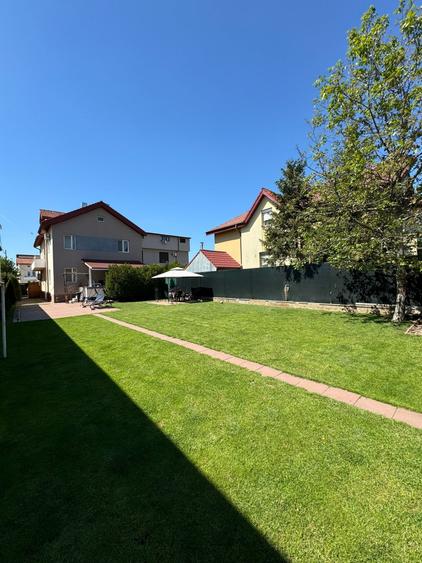 | Vila Pipera | 300 mp | Parcari | - 1