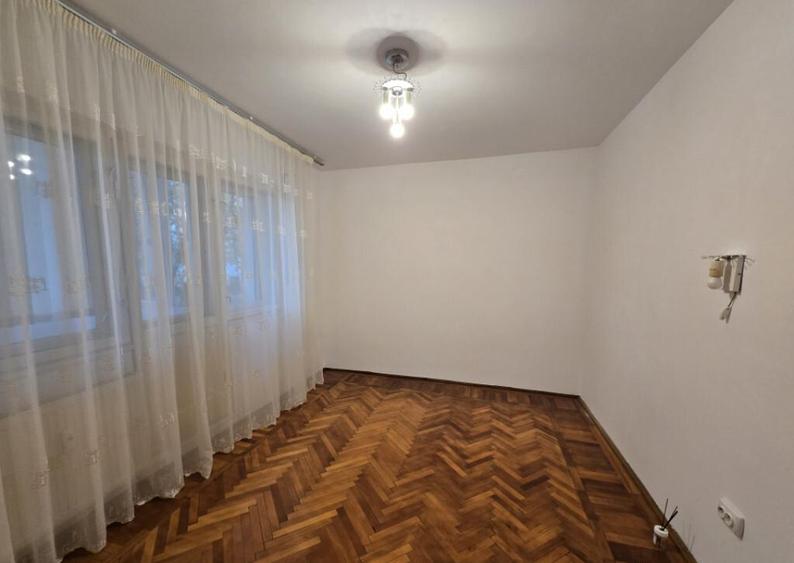 Apartament 3 camere, Nord Complexul Mare, etaj 1 - 13