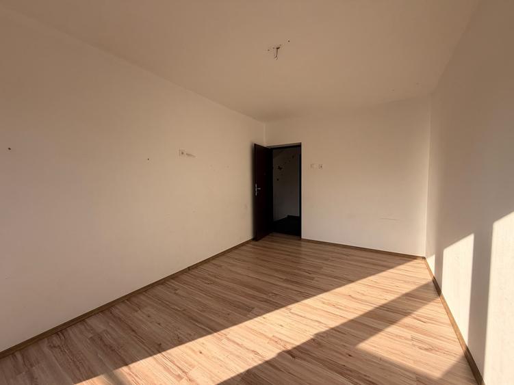 Casă individuală cu 5 camere cu Teren 329 Mp în Titan