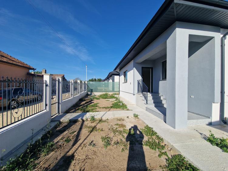 Casă individuală cu 3 camere cu Teren 268 Mp în Lumina